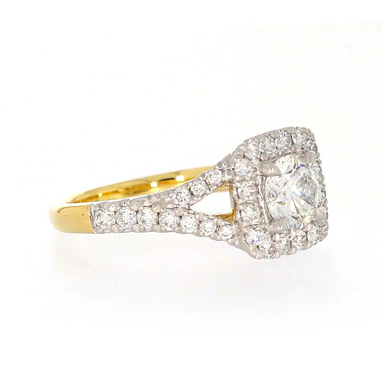 Celebration 18ct Yellow Gold Round Brilliant Cut 1 1/2 Carat tw of Certified Lab Grown Diamonds Ring