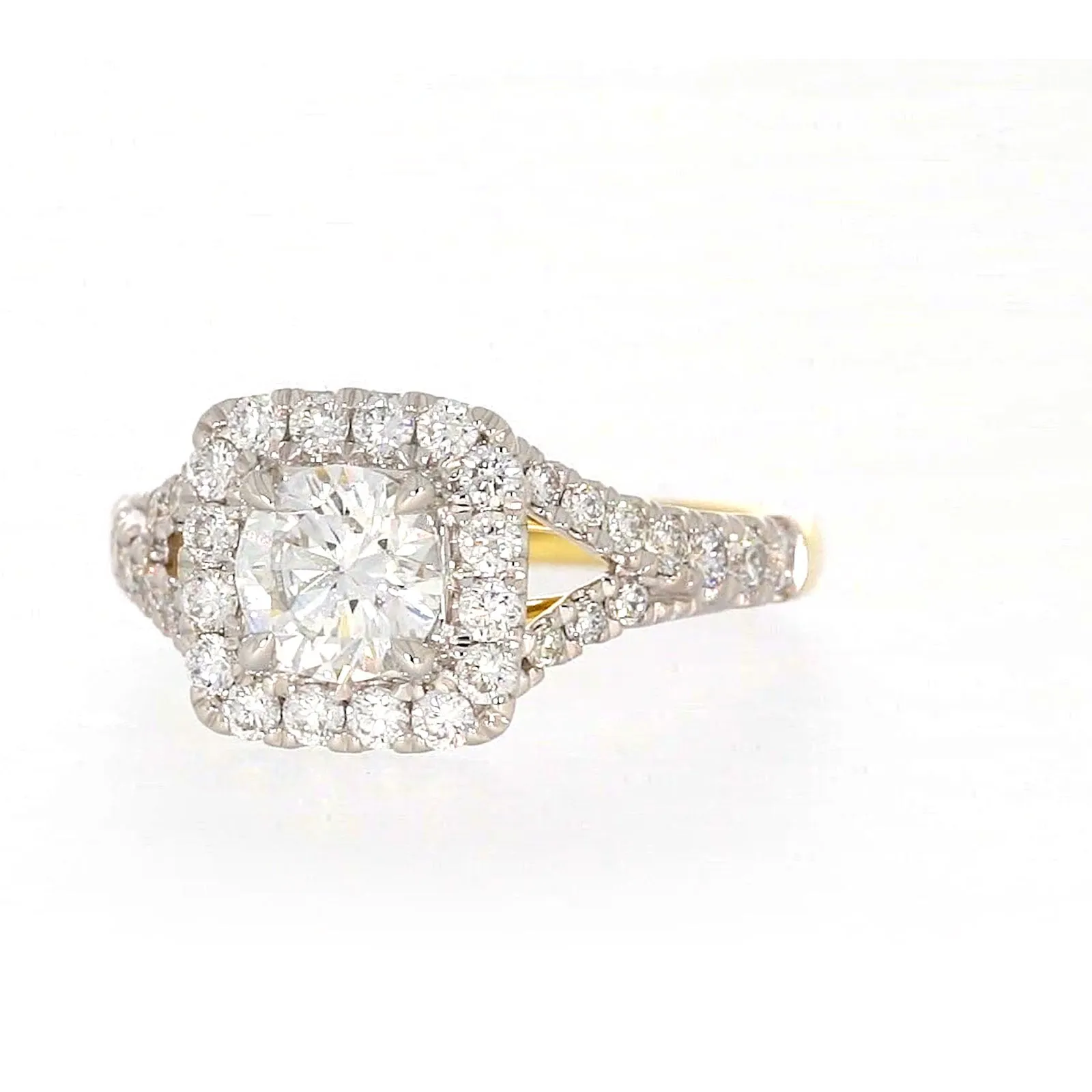 Celebration 18ct Yellow Gold Round Brilliant Cut 1 1/2 Carat tw of Certified Lab Grown Diamonds Ring