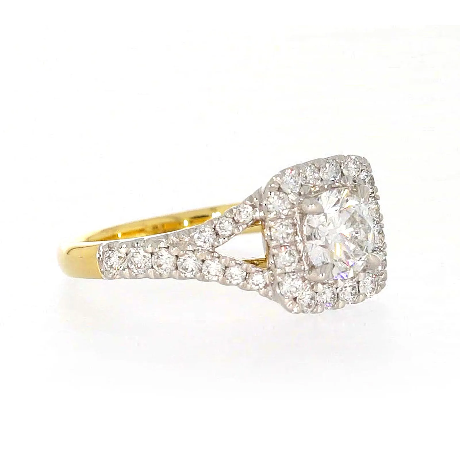 Celebration 18ct Yellow Gold Round Brilliant Cut 1 1/2 Carat tw of Certified Lab Grown Diamonds Ring