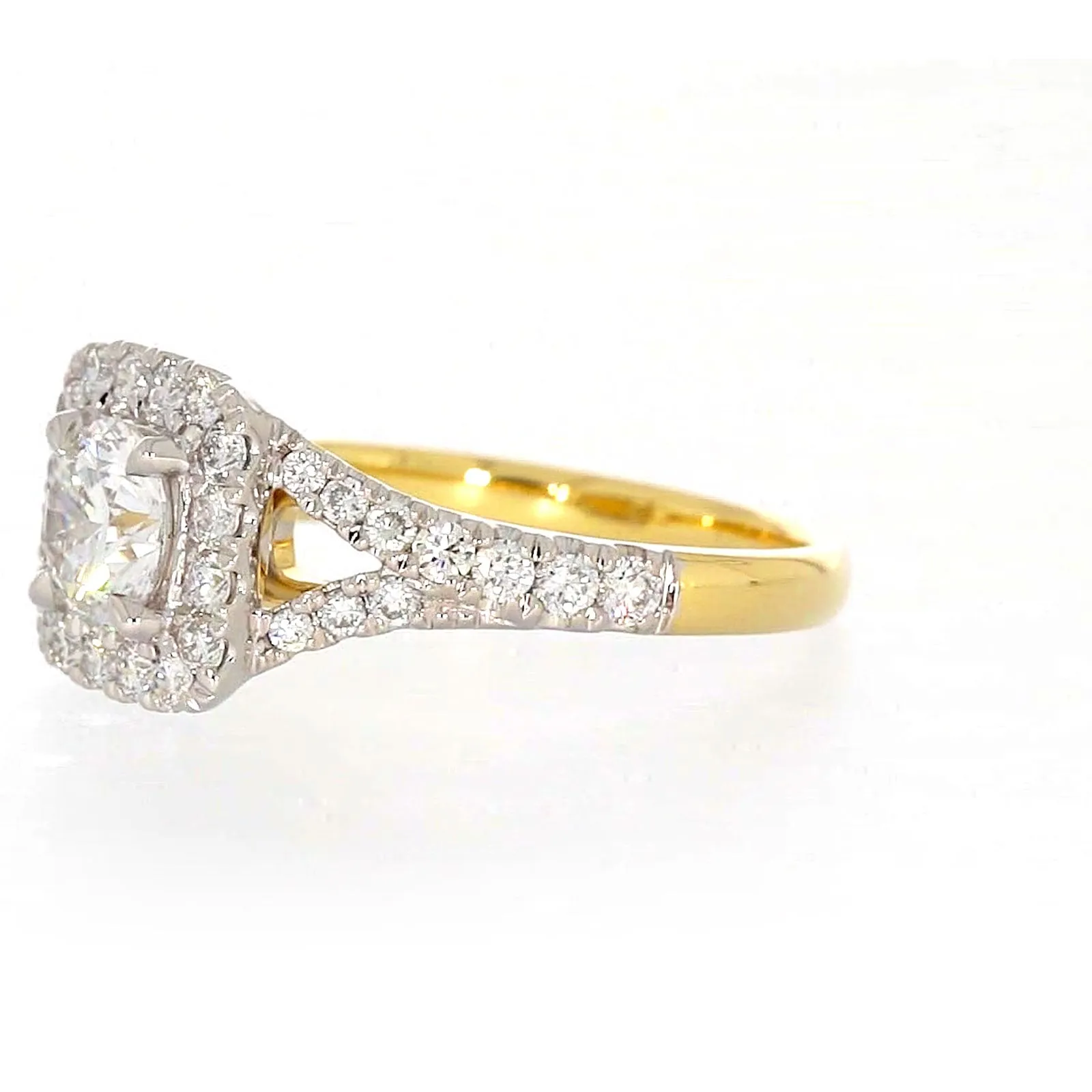 Celebration 18ct Yellow Gold Round Brilliant Cut 1 1/2 Carat tw of Certified Lab Grown Diamonds Ring