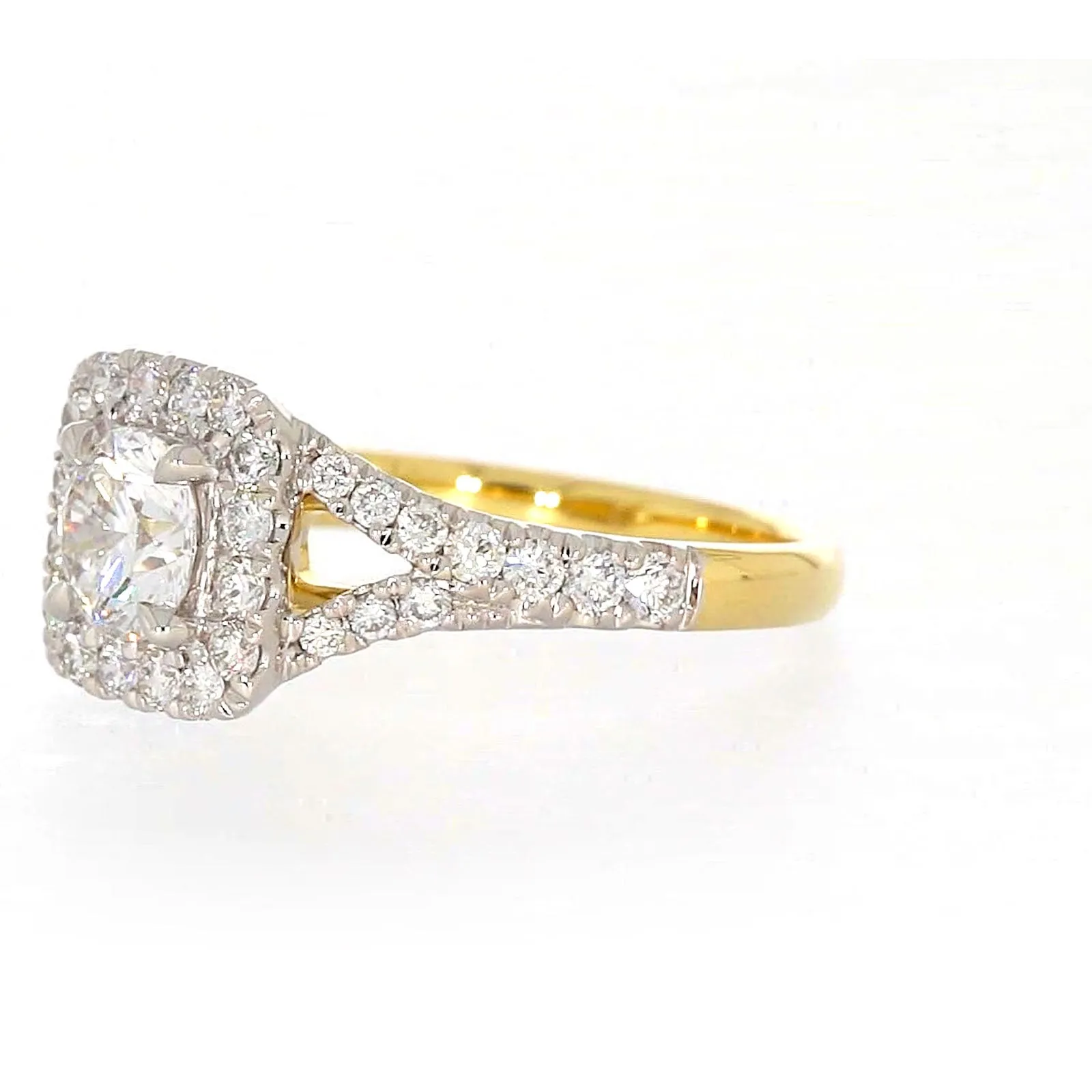 Celebration 18ct Yellow Gold Round Brilliant Cut 1 1/2 Carat tw of Certified Lab Grown Diamonds Ring