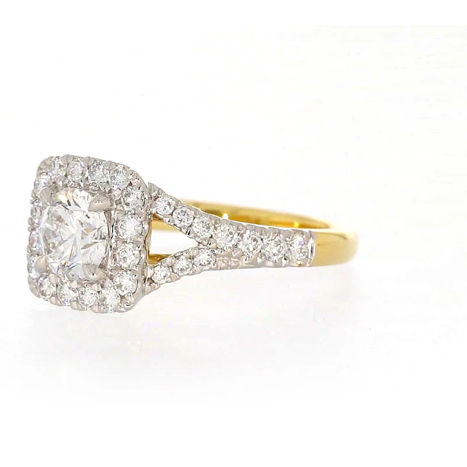 Celebration 18ct Yellow Gold Round Brilliant Cut 1 1/2 Carat tw of Certified Lab Grown Diamonds Ring