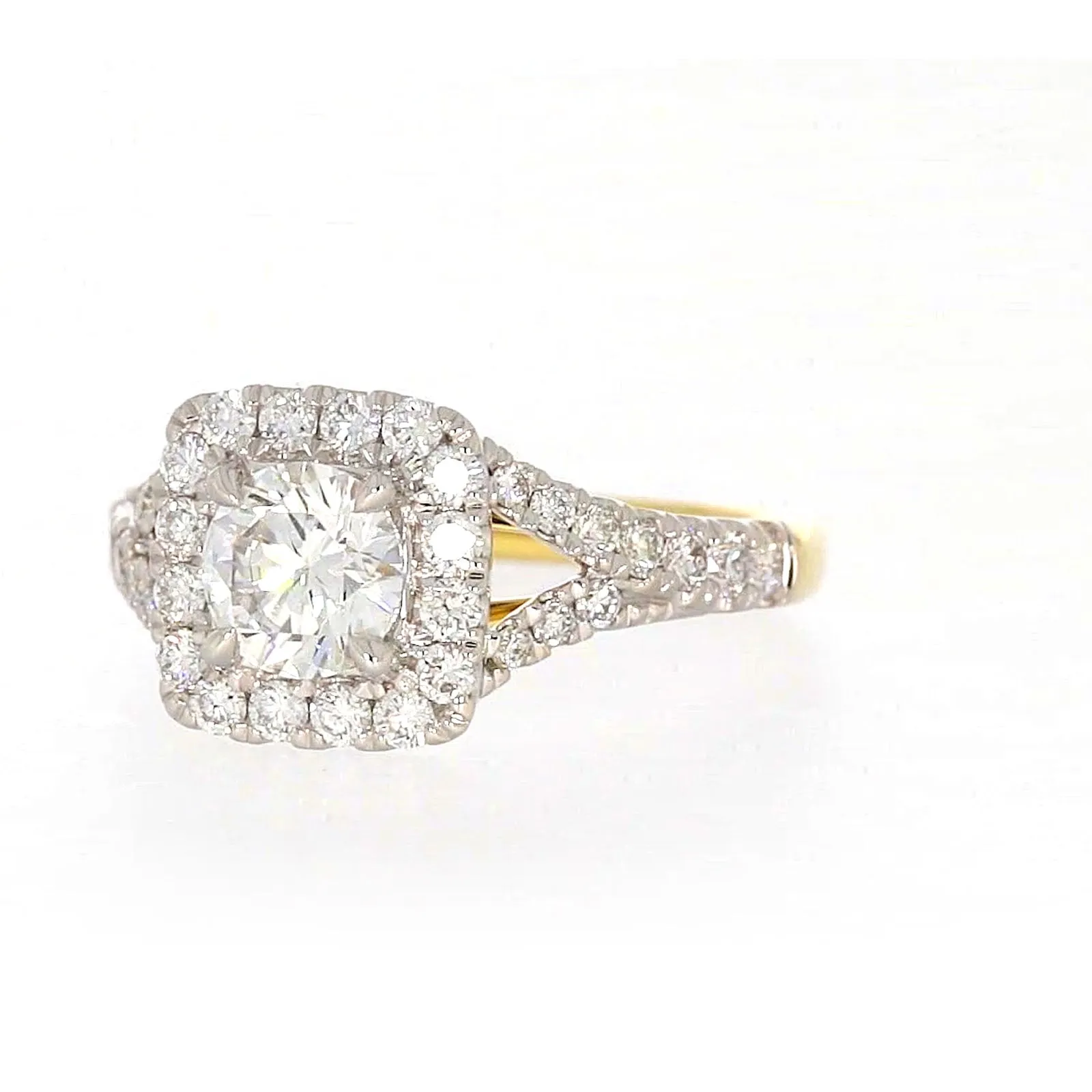 Celebration 18ct Yellow Gold Round Brilliant Cut 1 1/2 Carat tw of Certified Lab Grown Diamonds Ring