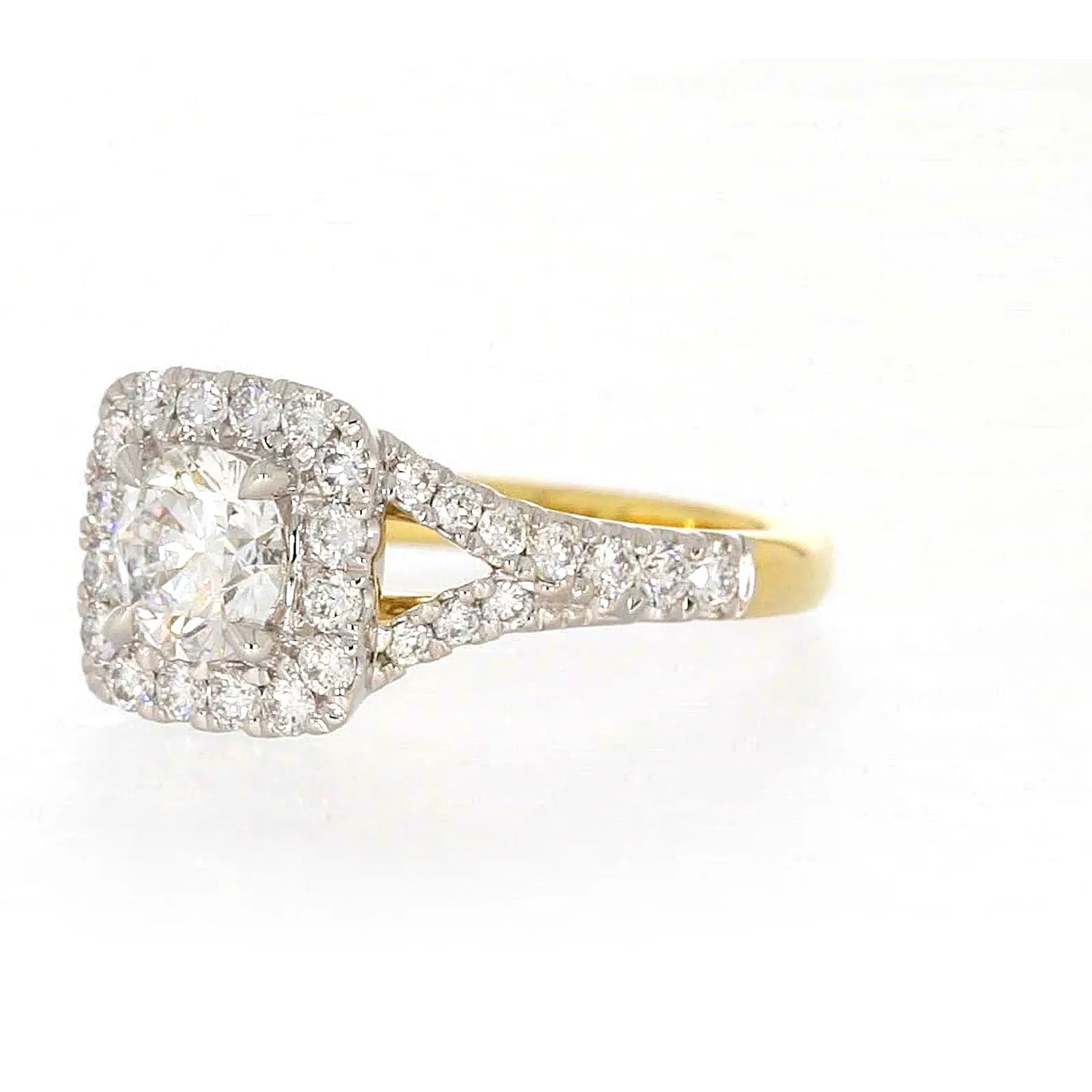 Celebration 18ct Yellow Gold Round Brilliant Cut 1 1/2 Carat tw of Certified Lab Grown Diamonds Ring